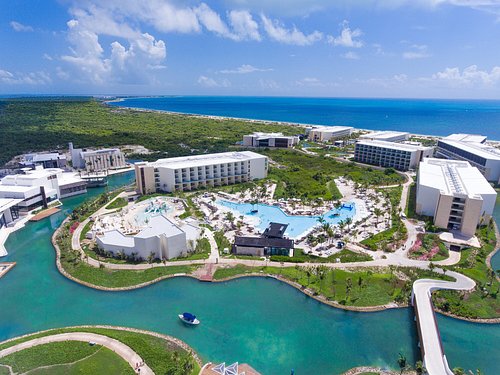 Grand Palladium Costa Mujeres Resort and Spa all-inclusive beachfront resort with pools and tropical grounds.