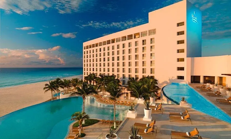 Le Blanc Spa Resort Cancun luxury adults-only all-inclusive with beachfront infinity pool and ocean views.