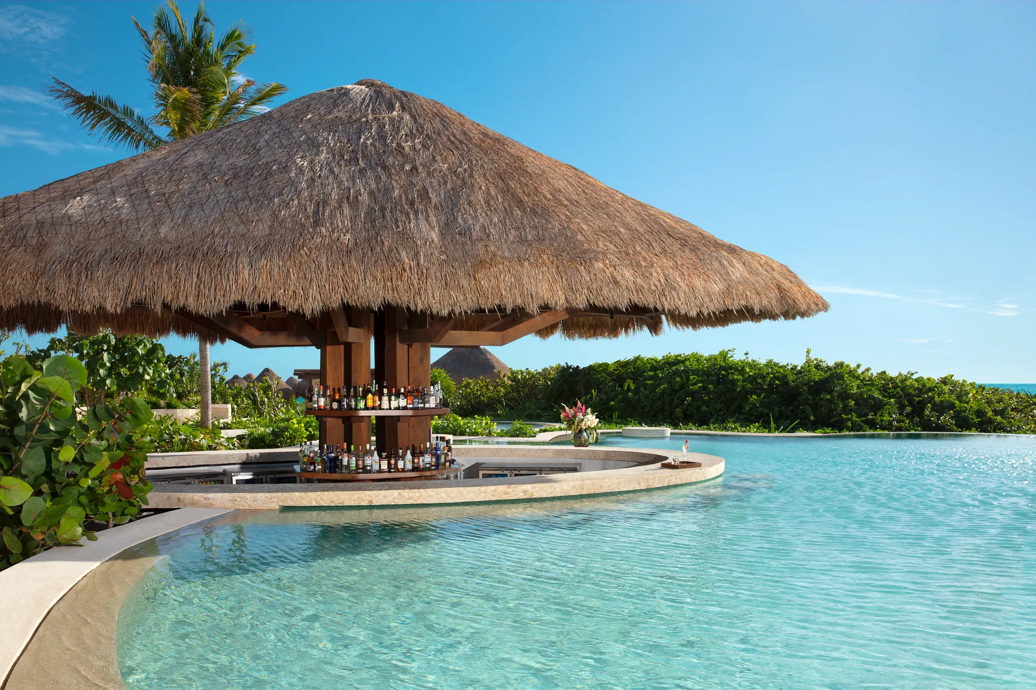 Manatees Swim-Up Bar at Secrets Playa Blanca Costa Mujeres featuring a poolside bar, refreshing cocktails, and relaxed tropical atmosphere.