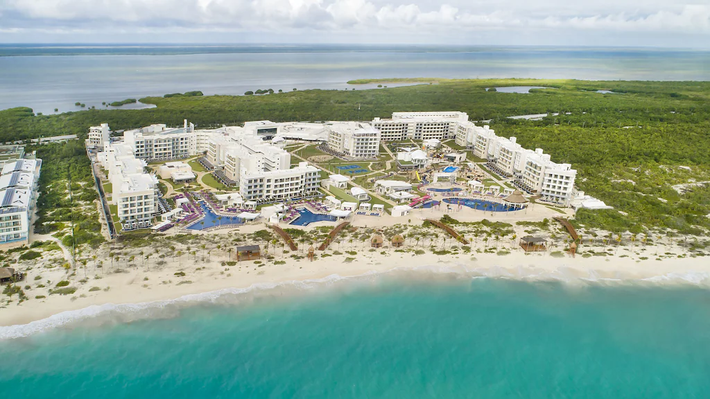 Planet Hollywood Cancun all-inclusive resort with Hollywood-themed entertainment, beachfront pools, and family-friendly amenities in Costa Mujeres.